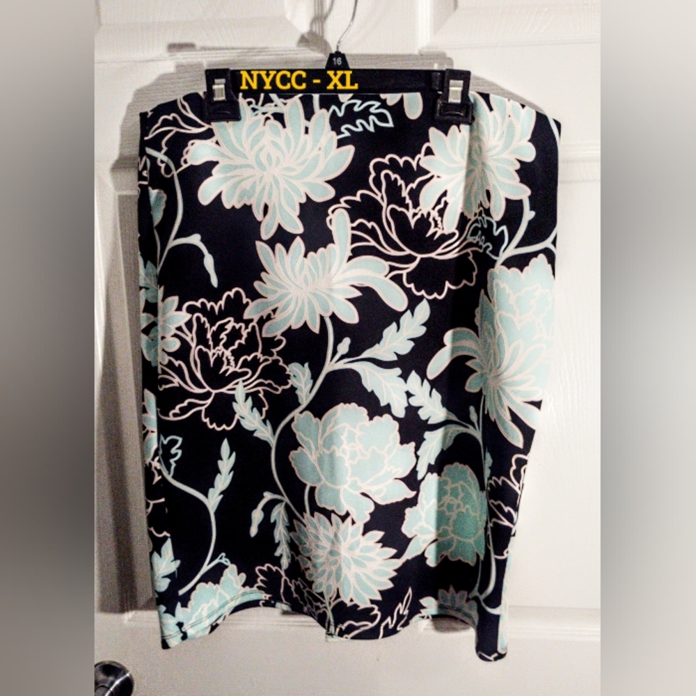 🦩NYCC NEW YORK CLOTHING COMPANY - XL Floral Stretch Pencil Skirt Pull On